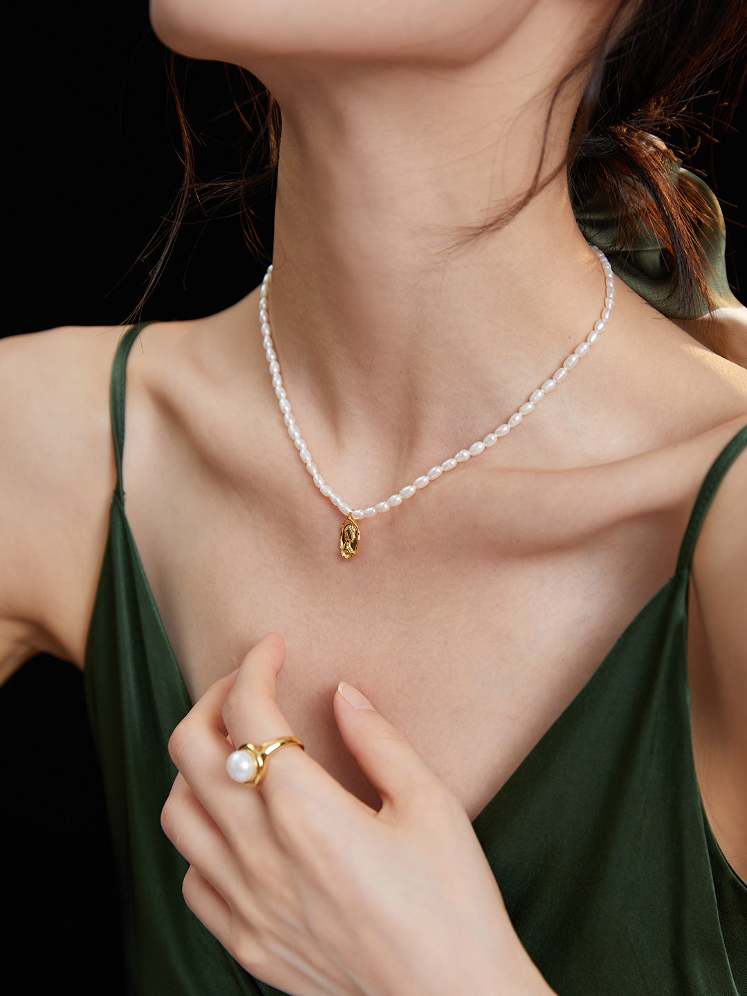 Pearl collarbone necklace