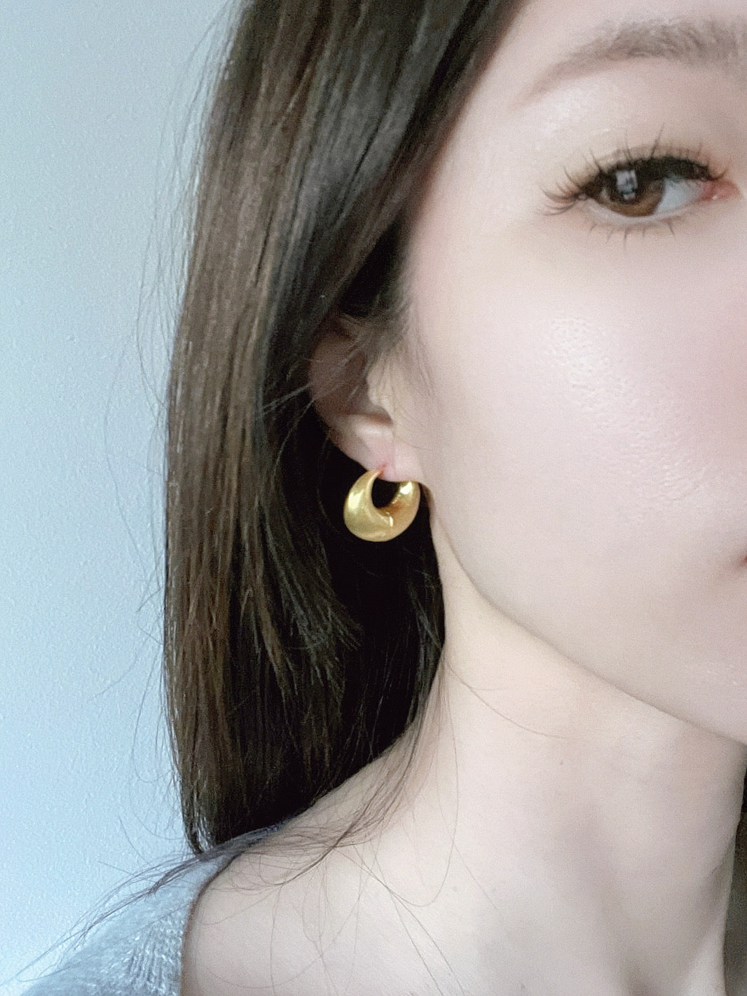 Rounded brushed earring