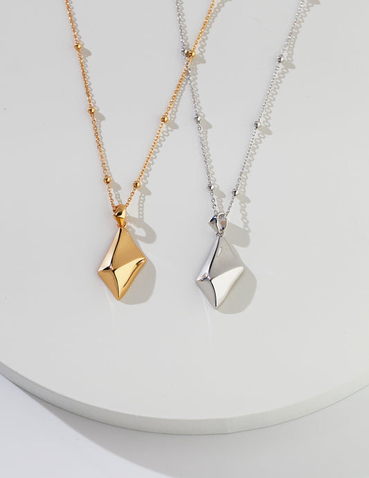 Twisted Quadrilateral Necklace