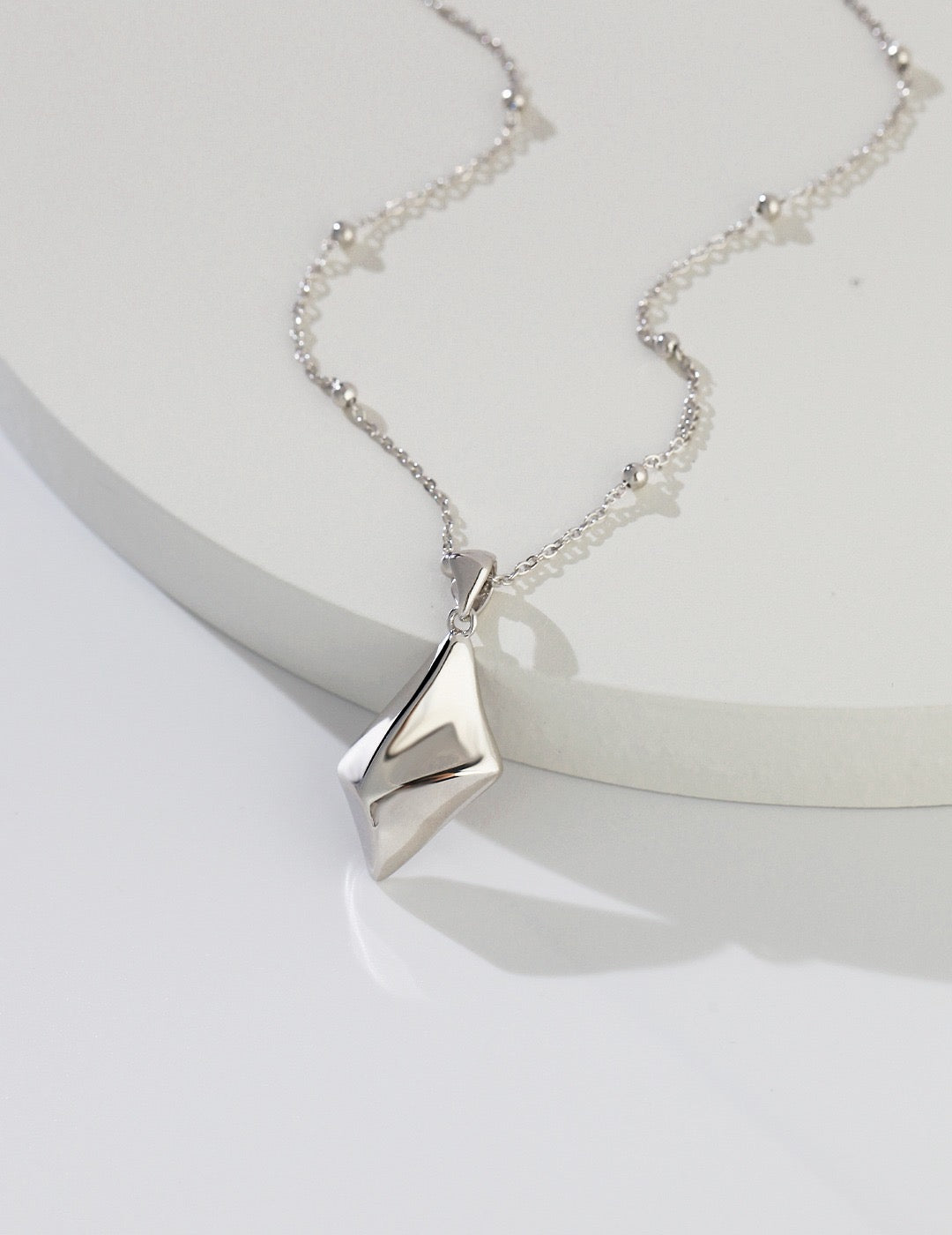 Twisted Quadrilateral Necklace