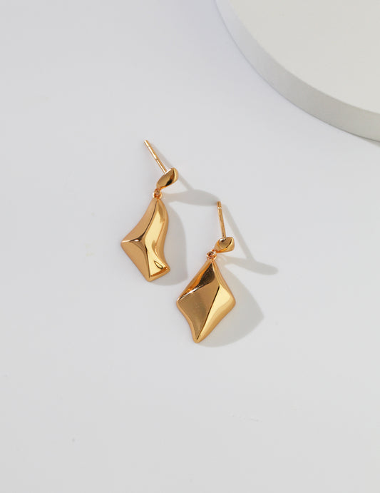 Twisted quadrilateral earrings