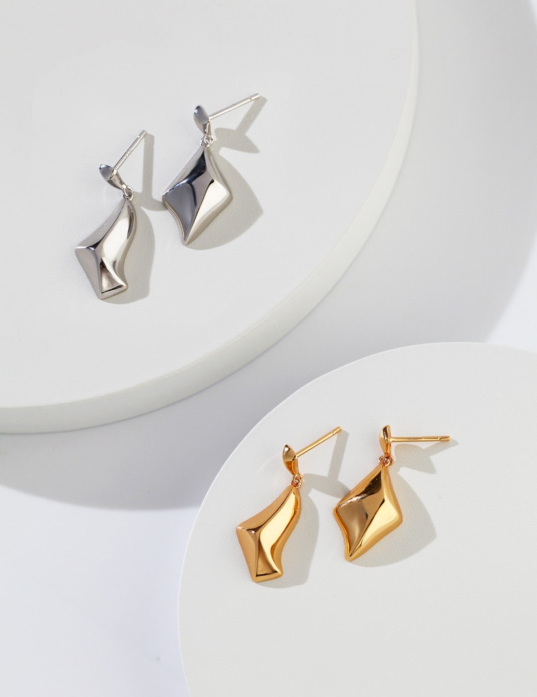 Twisted quadrilateral earrings